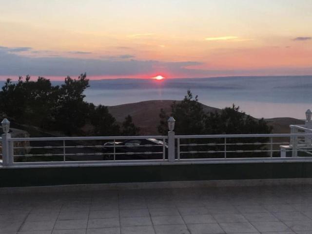 מאדאבה Golden Rays Chalet מראה חיצוני תמונה